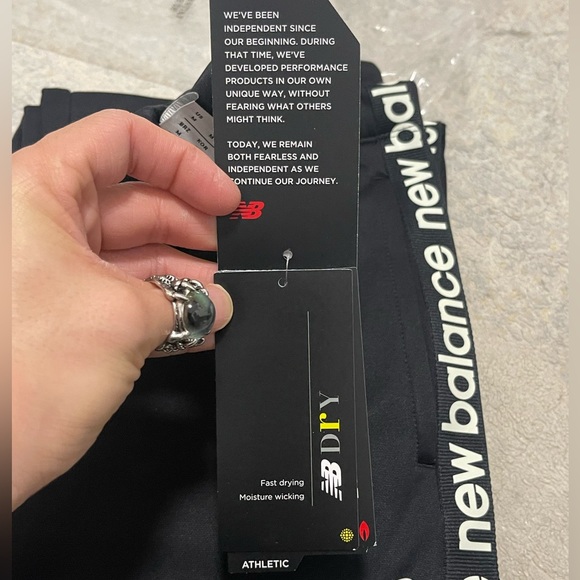 NWT Women’s Medium (30” X 30”) New Balance Relentless Performance Fleece Pants - Picture 8 of 13